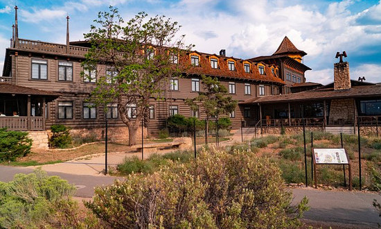 The Historic El Tovar hotel on the South Rim of the Grand Canyon