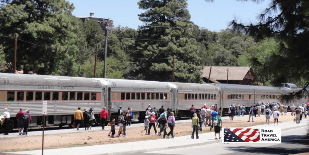 Grand Canyon Railway unloading passengers at the park