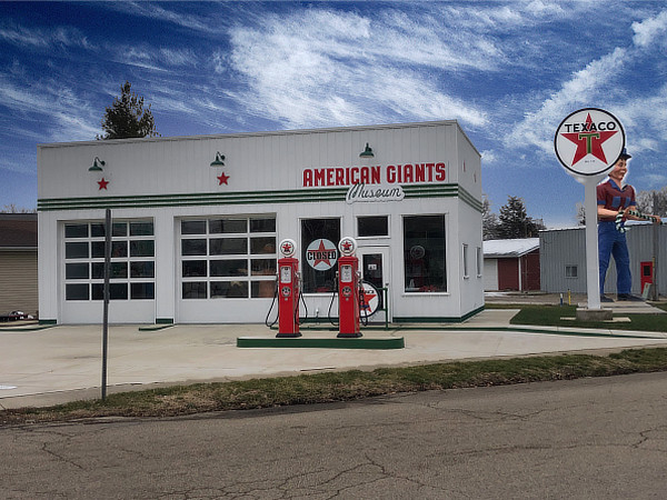 Exterior view of the American Giants Museum in Atlanta, Illinois along Route 66