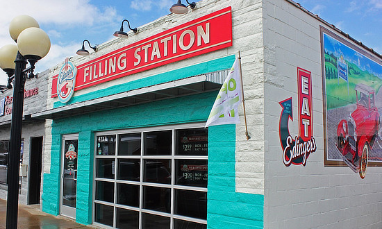 Edinger's Filling Station in Pontiac, Illinois 