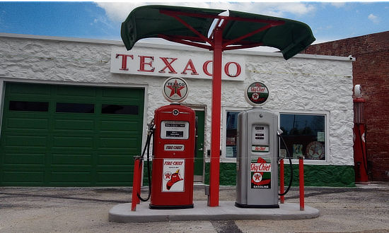 Texaco gas pumps at Gearhead Curios in Galena, Kansas