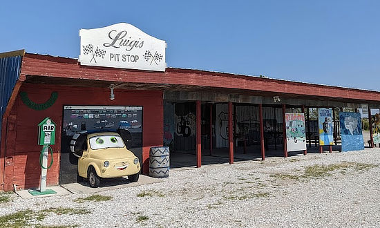 Outside view of Luigi's Pit Stop in Galena, Kansas