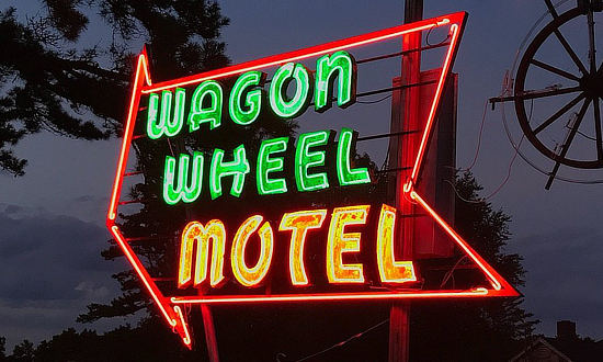 Wagon Wheel Motel in Cuba, Missouri on Historic US Route 66 ... neon sign at night Wagon Wheel Motel in Cuba, Missouri on Historic US Route 66 ... neon sign at night