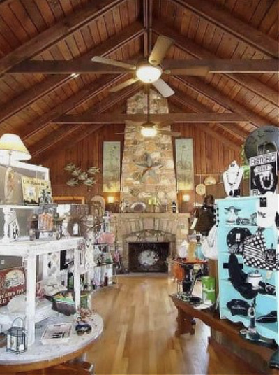 Connie's Shoppe at the Wagon Wheel Motel in Cuba, Missouri on Route 66 Connie's Shoppe at the Wagon Wheel Motel in Cuba, Missouri on Route 66