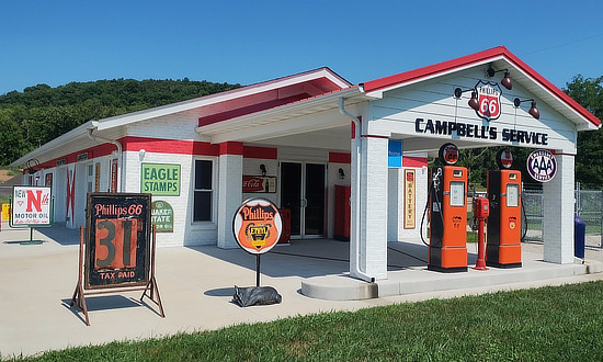 Exterior view of the Campbell's Service Route 66 Museum in Pacific, Missouri