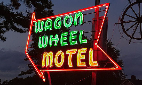 Wagon Wheel Motel in Cuba, Missouri on Historic US Route 66 ... neon sign at night
