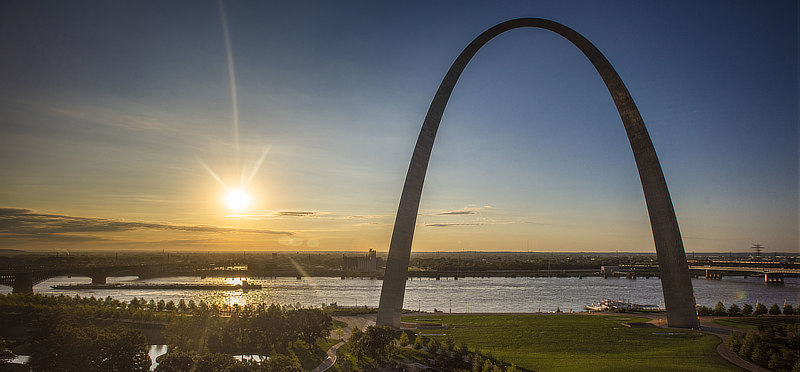 The Gateway Arch in Downtown St. Louis, Missouri, overlooking the Mississippi River