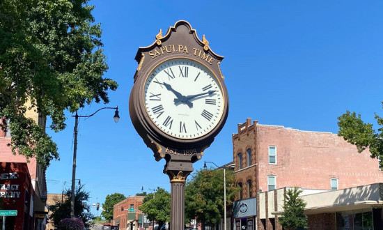 The Time: In Sapulpa ... a vintage clock downtown
