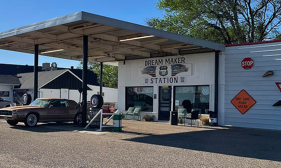 Dream Maker Station Route 66 Souvenir & Gift Shop in Adrian, Texas