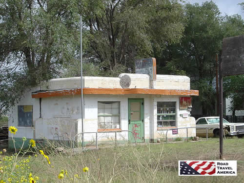 Abandoned Little Juarez Cafe in Glenrio