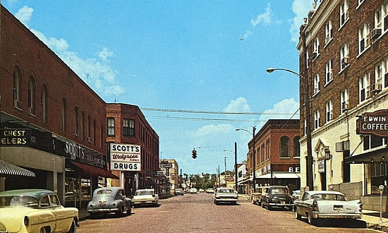 Pine Street, Route 66, in Rolla, Missouri, in later years, with one-way traffic